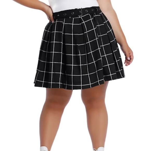 Hot Topic Dresses & Skirts - NEW Hot Topic Plaid Pleated Skirt w/Grommet Belt